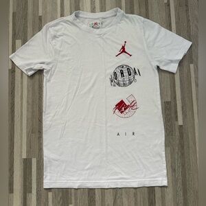 Nike Jordan Air T-shirt, white with red graphics, size L (12-13 years)